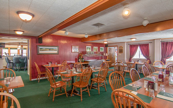 private-event-venue-elkhart-lake-wi-golf-course-restaurant_0001_clubhouse-restaurant